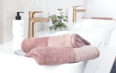 Мягкость и Роскошь: как выбрать махровые полотенца, которые приятны на ощупь?