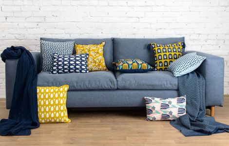 Как подобрать декоративные подушки для дивана и создать уют в вашем интерьере