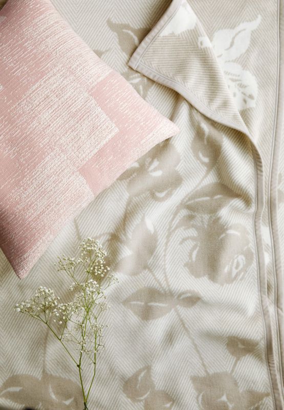 Декоративная наволочка Biederlack Rose Cushion